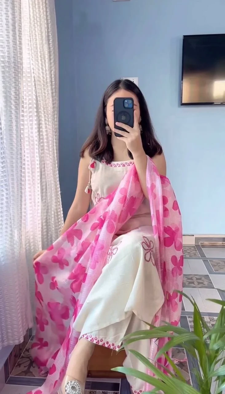 Beautiful Suit Set With Thread And Real Mirror Work